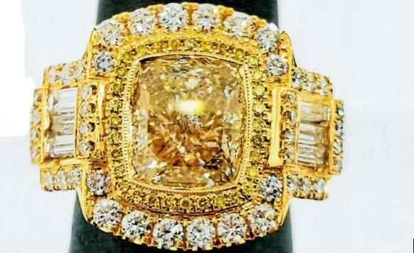 辉煌优配 偷走上亿美元, 加州七名男子被控犯有美国史上最大的珠宝抢劫案