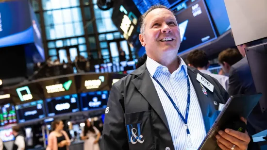 财盛证券 午盘：美股继续上扬 纳指再创盘中新高